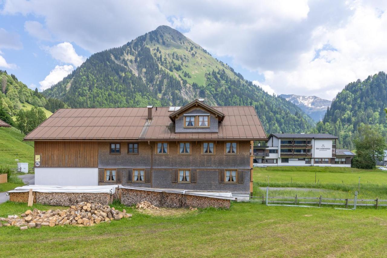 Haus Maria-Theresia Schoppernau Esterno foto